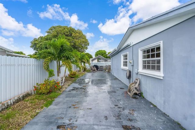 4 of 37 - 20514 Nw 44th Place, Miami Gardens, FL