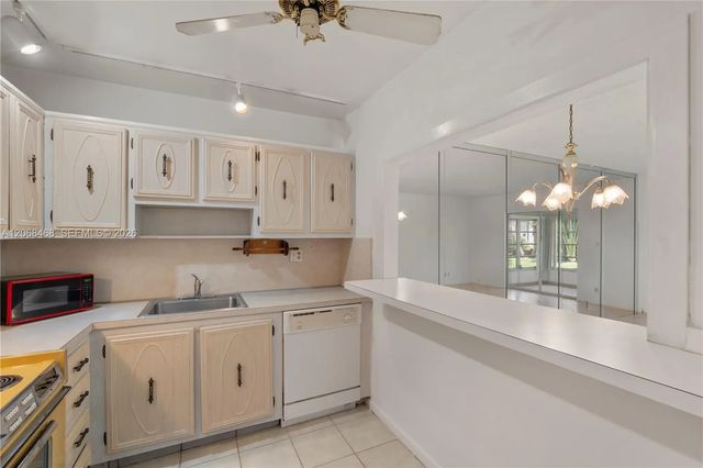 4 of 42 - 5620 Sw 3rd Place #103, Margate, FL