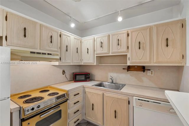 5 of 42 - 5620 Sw 3rd Place #103, Margate, FL