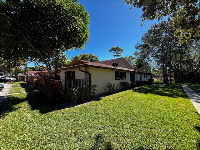 3 of 26 - 4296 Woodstock Drive #a, West Palm Beach, FL