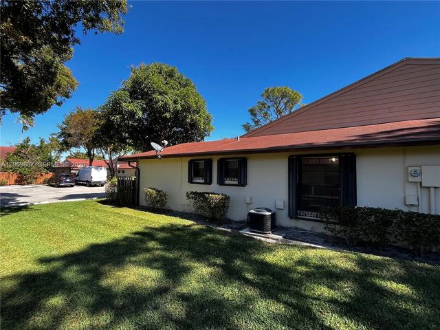 5 of 26 - 4296 Woodstock Drive #a, West Palm Beach, FL