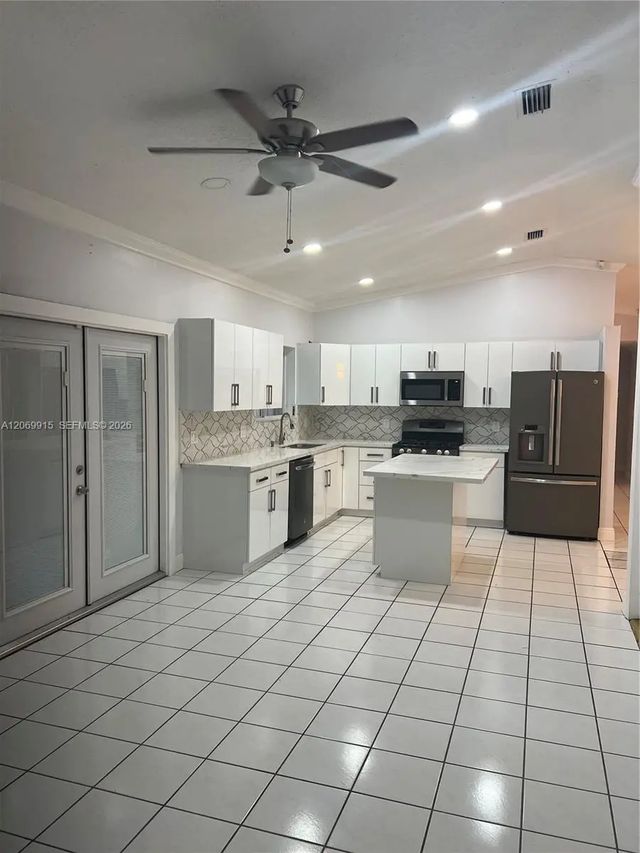 4 of 19 - 9940 Sw 155th Street, Miami, FL