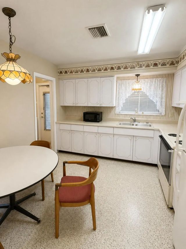 4 of 11 - 761 E Prima Vista Boulevard, Port St. Lucie, FL