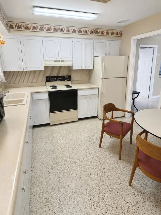 5 of 11 - 761 E Prima Vista Boulevard, Port St. Lucie, FL