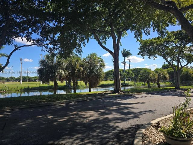 16330 Oak Walk, Miami Lakes