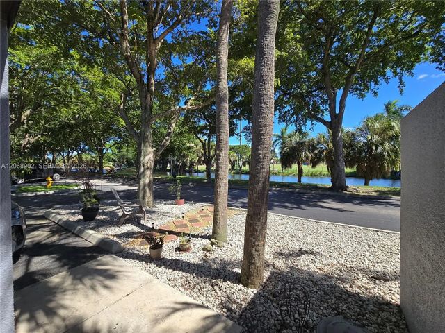 4 of 36 - 16330 Oak Walk, Miami Lakes, FL