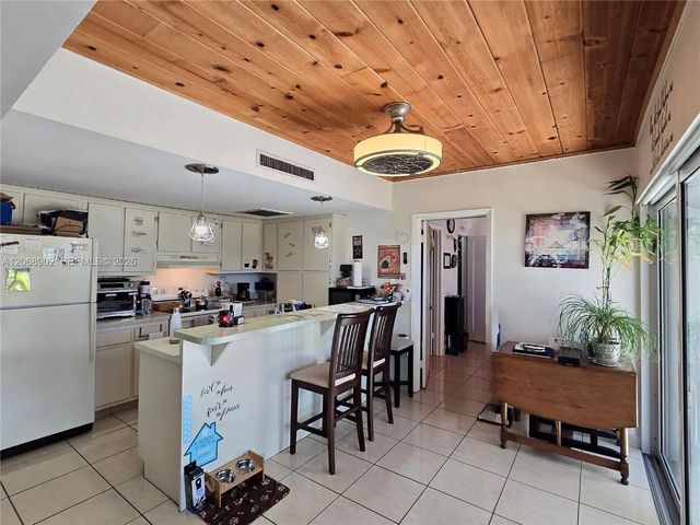 5 of 36 - 16330 Oak Walk, Miami Lakes, FL