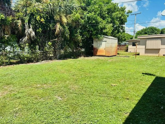3 of 17 - 1321 Nw 32nd Avenue, Lauderhill, FL