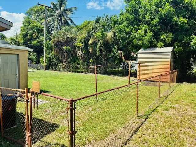 4 of 17 - 1321 Nw 32nd Avenue, Lauderhill, FL