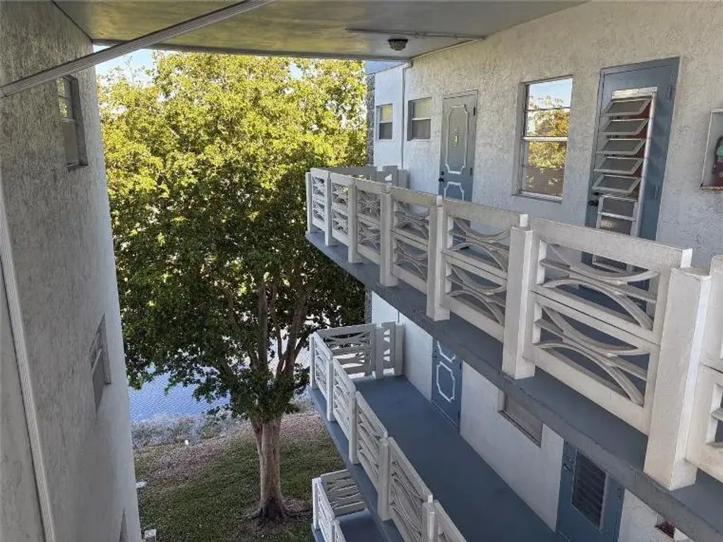 4050 Nw 42nd Avenue #415, Lauderdale Lakes