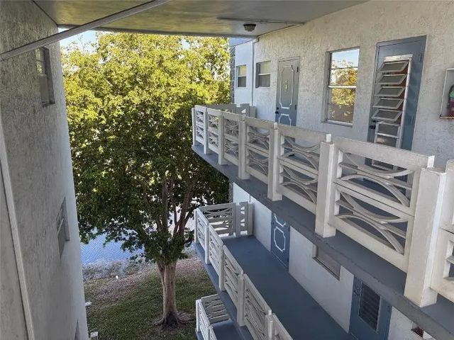 4050 Nw 42nd Avenue #415, Lauderdale Lakes
