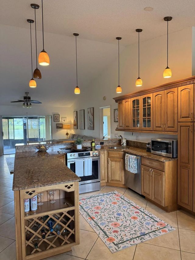 2 of 15 - 8499 Lakepoint Court, Lake Worth, FL