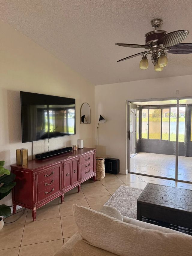 5 of 15 - 8499 Lakepoint Court, Lake Worth, FL