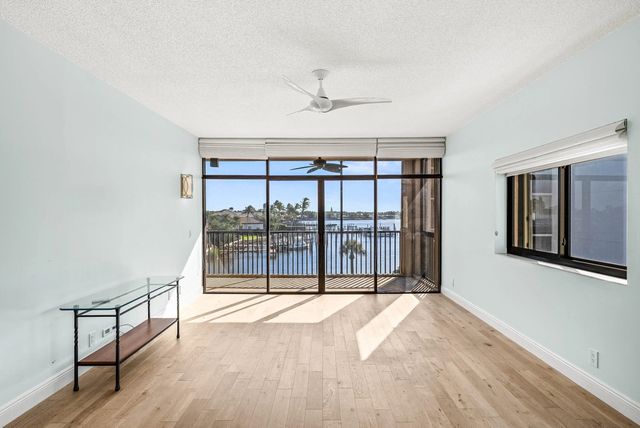 5 of 51 - 11370 Twelve Oaks Way #418, North Palm Beach, FL