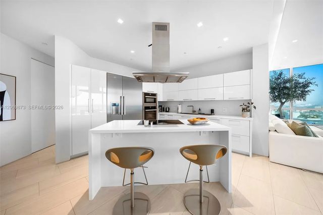 3 of 34 - 100 S Pointe Drive #1409, Miami Beach, FL