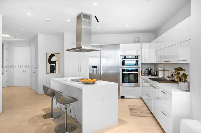 5 of 34 - 100 S Pointe Drive #1409, Miami Beach, FL