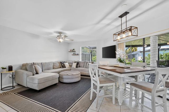 5 of 42 - 327 Nw 36th Avenue, Deerfield Beach, FL