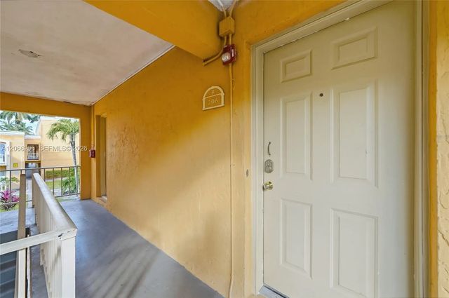 17901 Nw 68th Avenue #r206, Hialeah