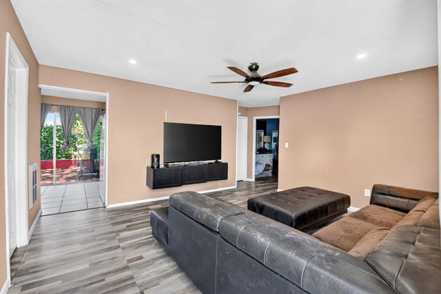 4 of 40 - 1572 Woodland Avenue, West Palm Beach, FL