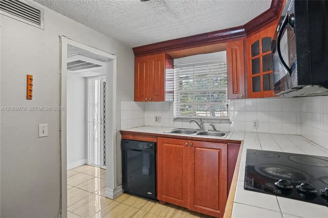 4 of 28 - 661 N University Drive #1-103, Pembroke Pines, FL