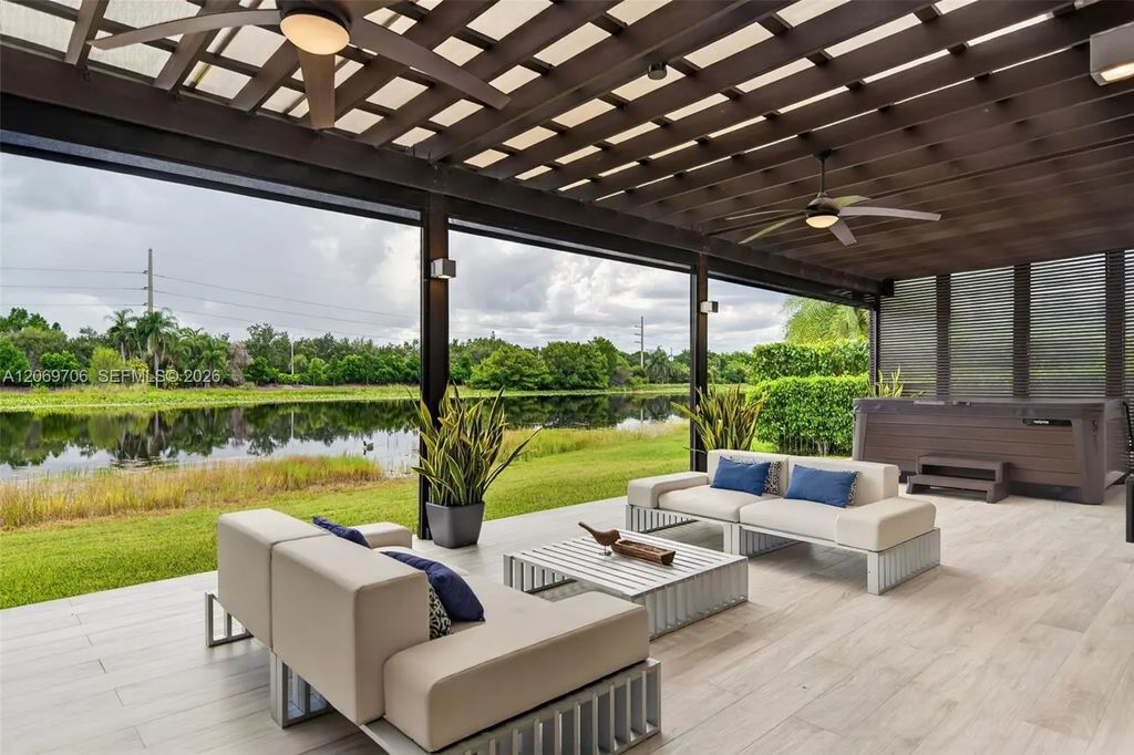 2126 Quail Roost Drive, Weston