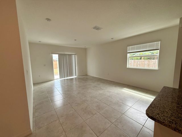 5 of 24 - 582 Sw Sea Holly Terrace, Port St. Lucie, FL