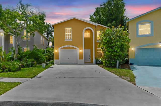 4268 Pine Hollow Circle, Greenacres