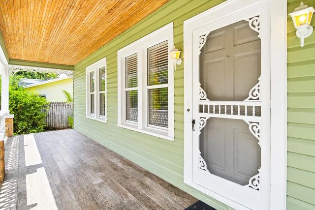 4 of 50 - 1424 S Palmway, Lake Worth Beach, FL