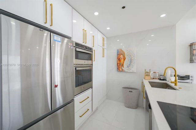 5 of 33 - 7601 E Treasure Drive #ph103, North Bay Village, FL