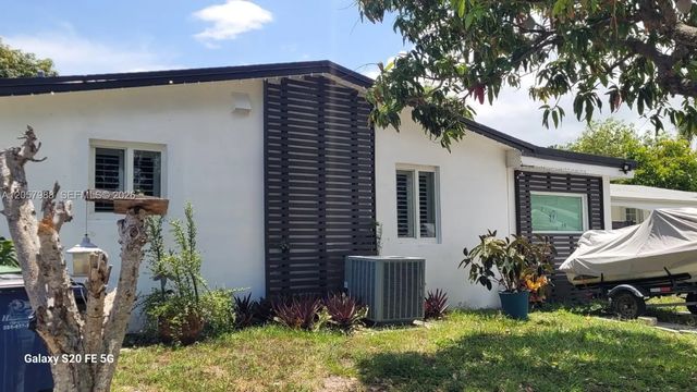 3 of 71 - 701 Sw 4th Court, Hallandale Beach, FL