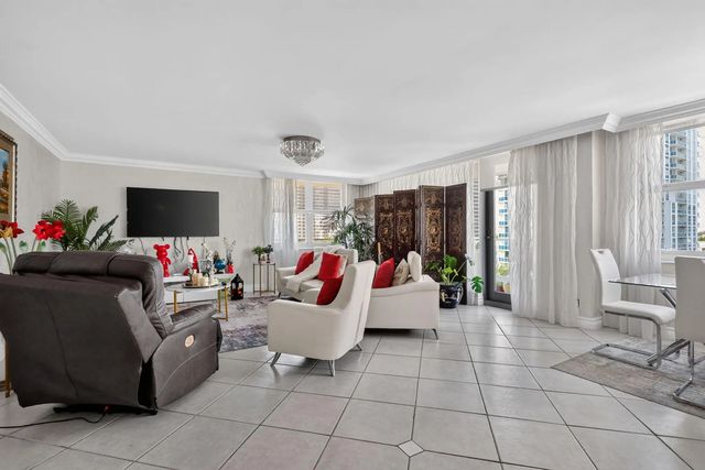 4 of 54 - 1920 S Ocean Drive #6a, Hallandale Beach, FL