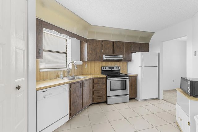 3 of 33 - 6555 W Broward Boulevard #409, Plantation, FL