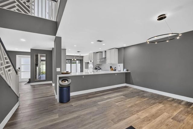 5 of 71 - 2435 Presidential Way #g, West Palm Beach, FL