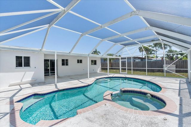 3 of 34 - 1400 Ne 42nd Court, Oakland Park, FL