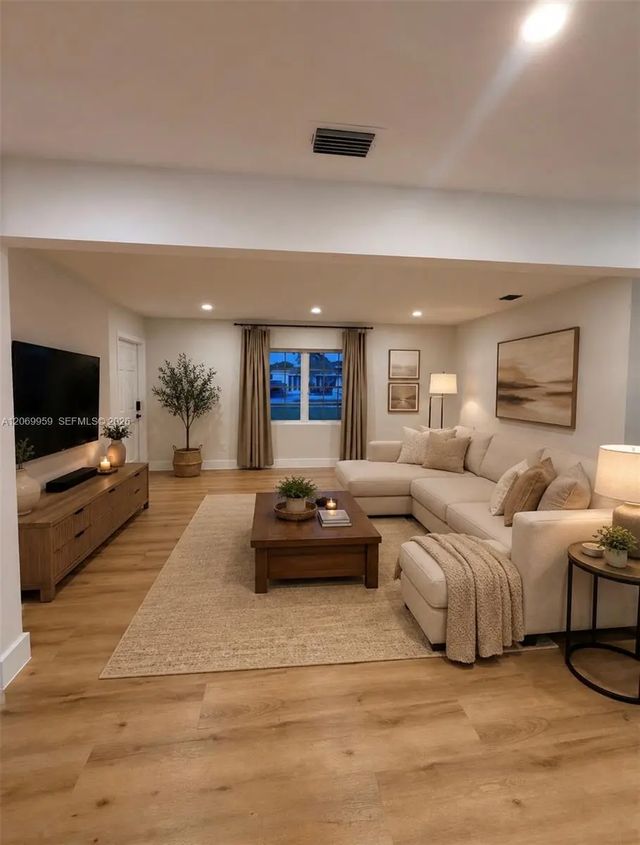 5 of 38 - 18608 Sw 93rd Place, Cutler Bay, FL