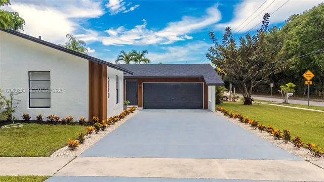 4 of 11 - 5090 Sw 11th Street, Margate, FL