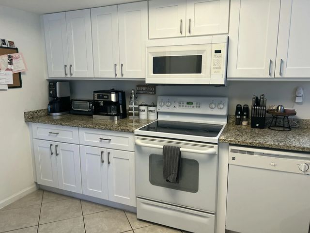 4 of 40 - 4338 Hazel Avenue #d, Palm Beach Gardens, FL