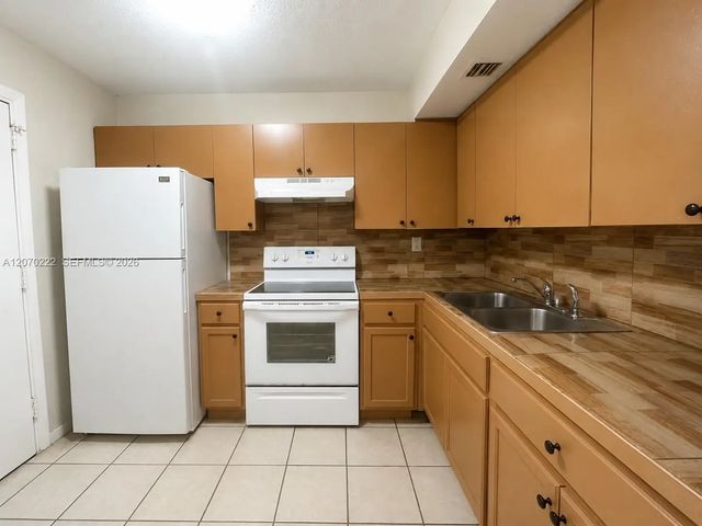 2 of 18 - 3600 Nw 21st Street #313, Lauderdale Lakes, FL