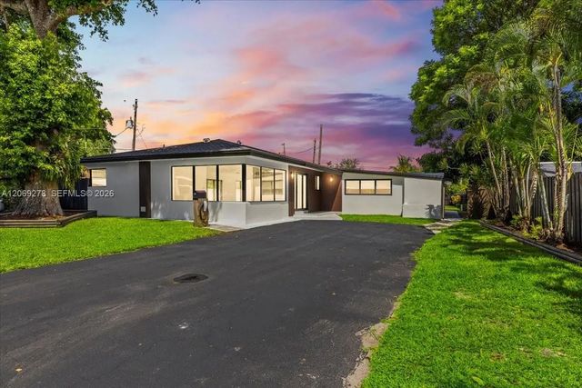 2 of 27 - 406 Lawn Acres Court, Hollywood, FL