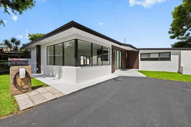 3 of 27 - 406 Lawn Acres Court, Hollywood, FL