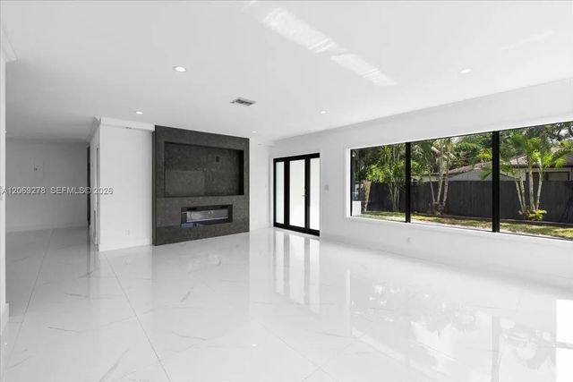 5 of 27 - 406 Lawn Acres Court, Hollywood, FL