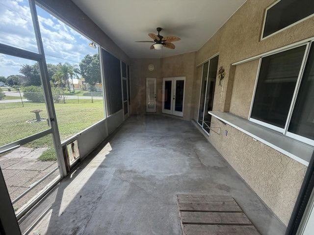 3 of 5 - 606 Se Stow Terrace, Port St. Lucie, FL