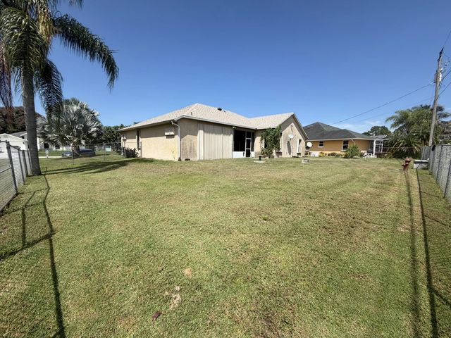 4 of 5 - 606 Se Stow Terrace, Port St. Lucie, FL