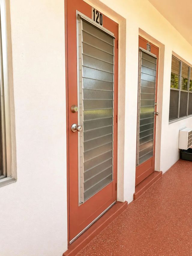 3 of 13 - 120 Windsor F #unit F, West Palm Beach, FL