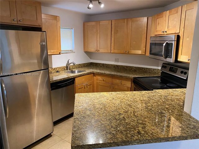 5 of 10 - 8245 Lake Drive #101, Doral, FL