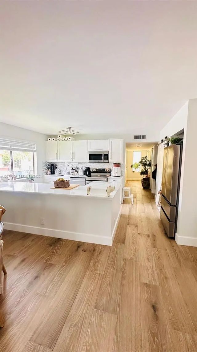 4 of 26 - 223 Lakeview Drive #204, Weston, FL