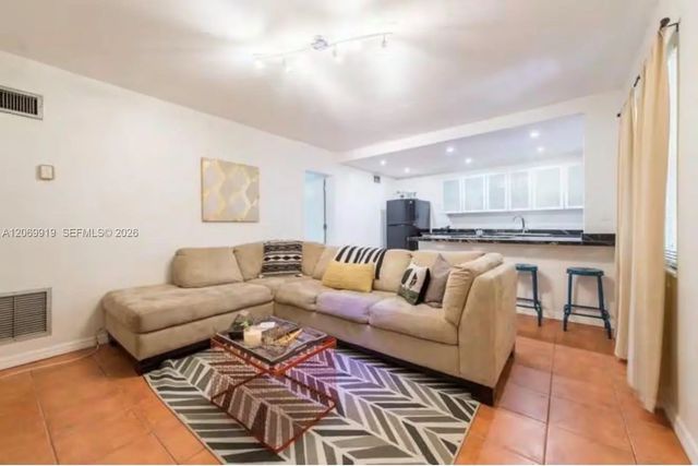 5 of 7 - 3240 Mary Street #s202, Coconut Grove, FL