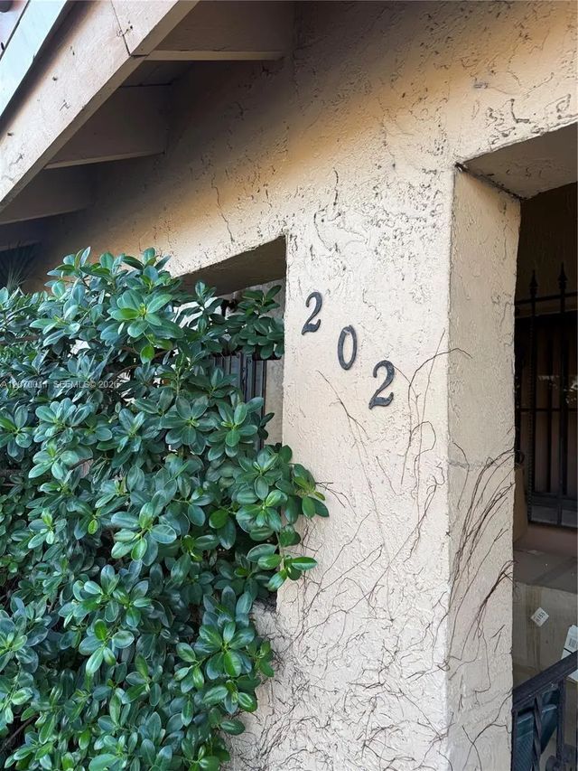 2 of 2 - 7772 W 29th Way #202, Hialeah, FL