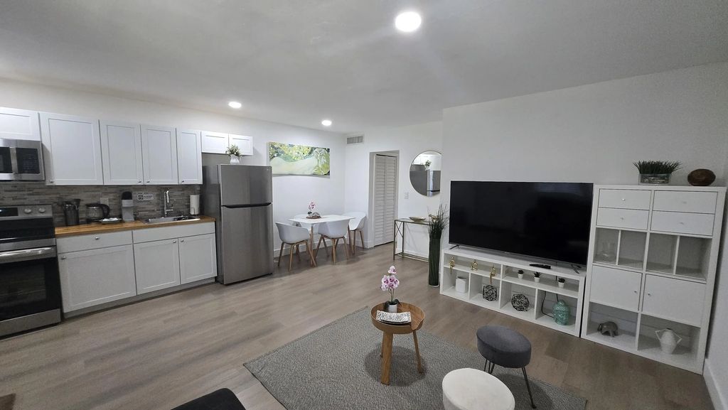 704 Ne 8th Street #10, Hallandale Beach