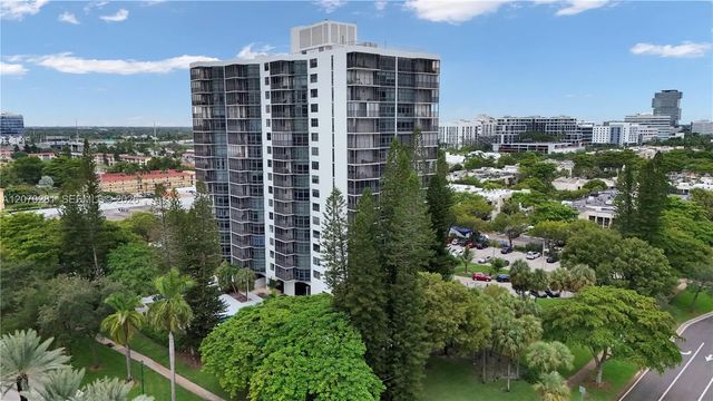 20100 W Country Club Drive #1003, Aventura
